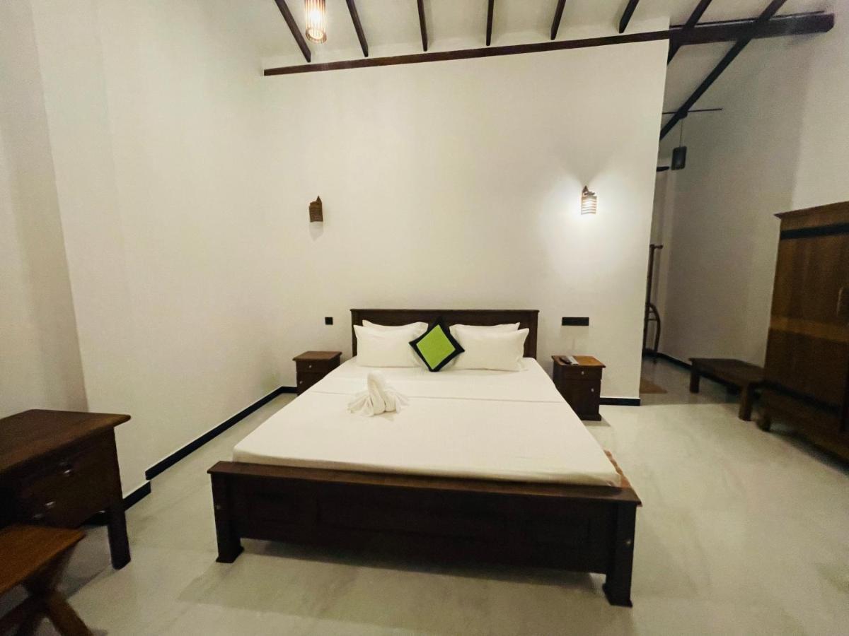 Dk Zur Einkenr Hotel Ahangama Bagian luar foto