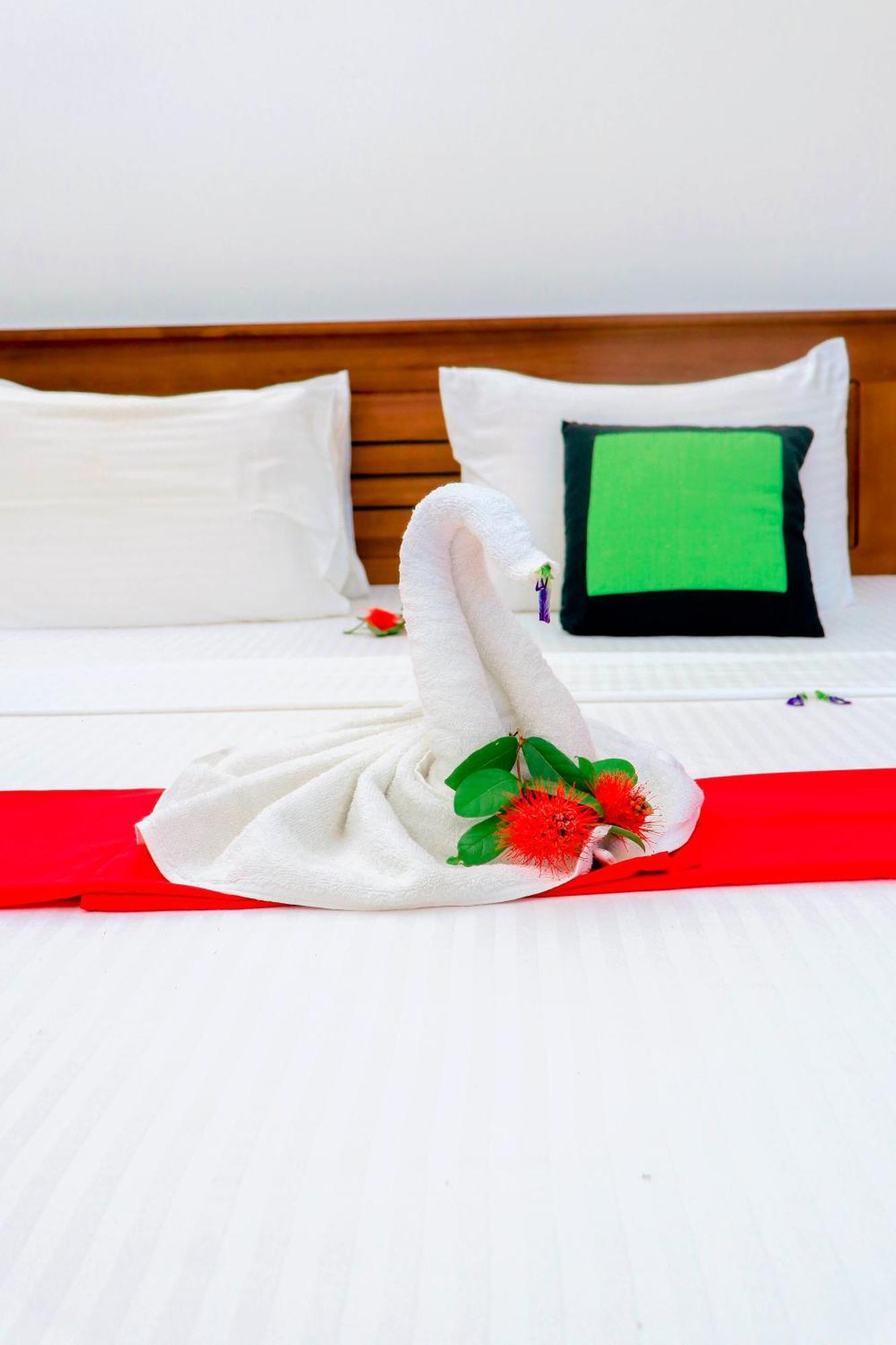 Dk Zur Einkenr Hotel Ahangama Bagian luar foto