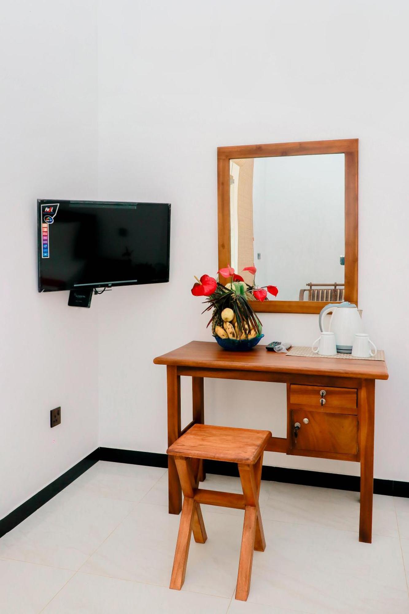 Dk Zur Einkenr Hotel Ahangama Bagian luar foto
