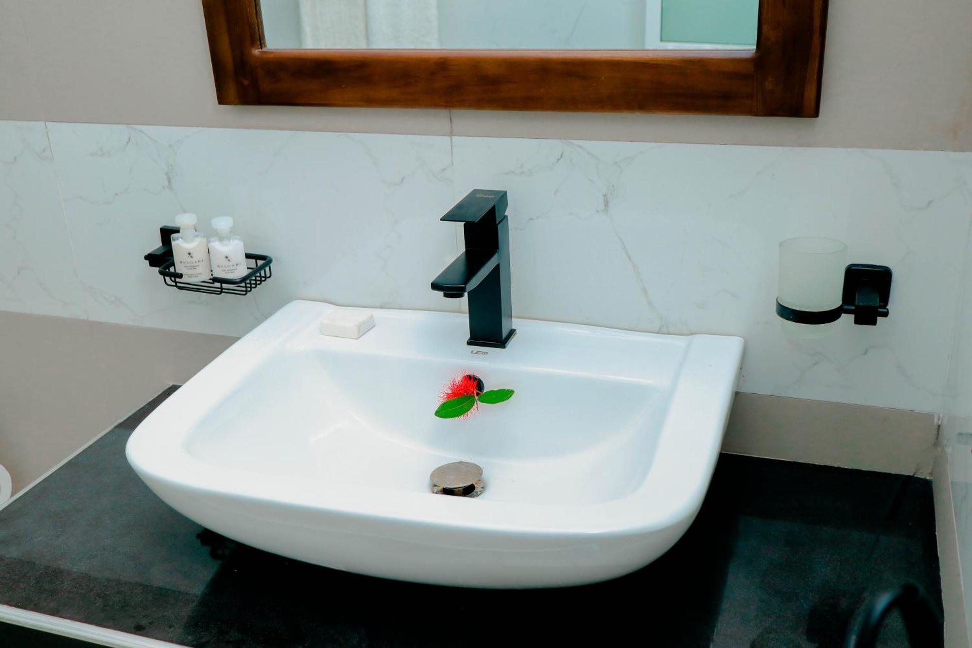 Dk Zur Einkenr Hotel Ahangama Bagian luar foto