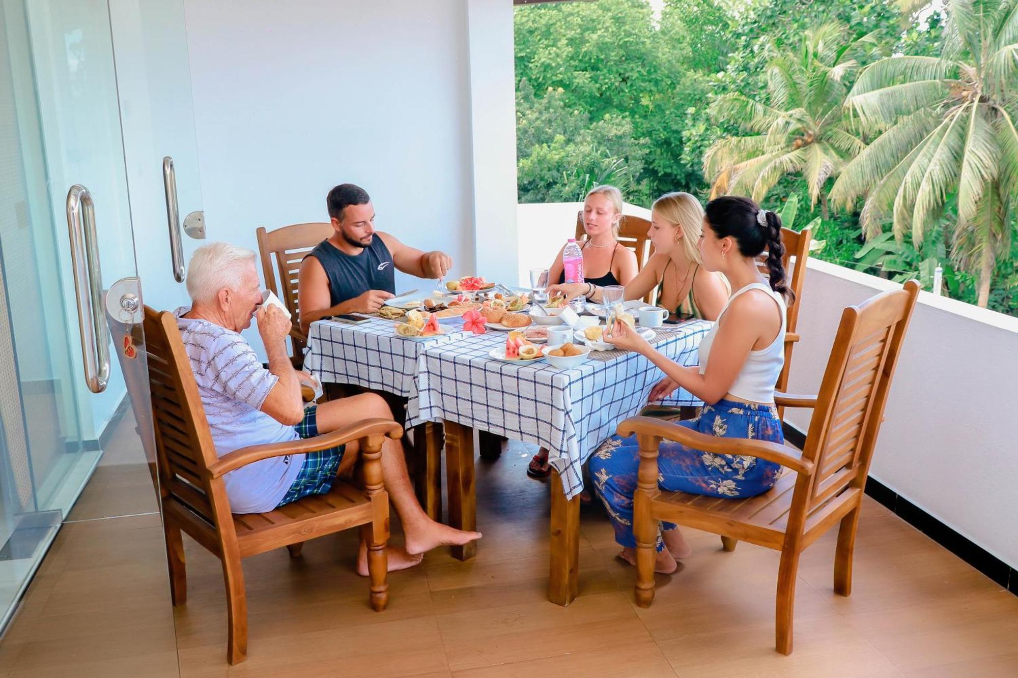 Dk Zur Einkenr Hotel Ahangama Bagian luar foto