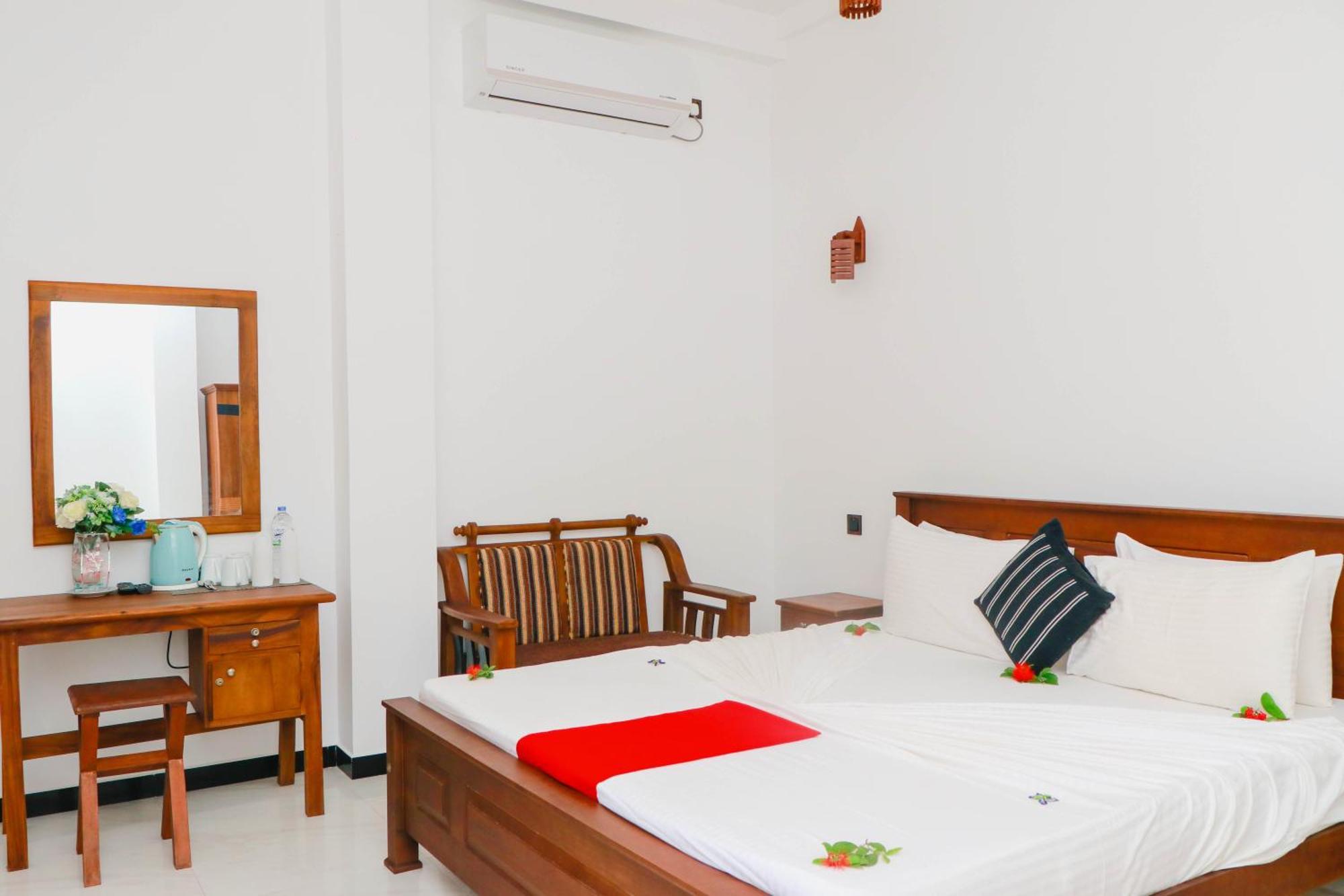 Dk Zur Einkenr Hotel Ahangama Bagian luar foto