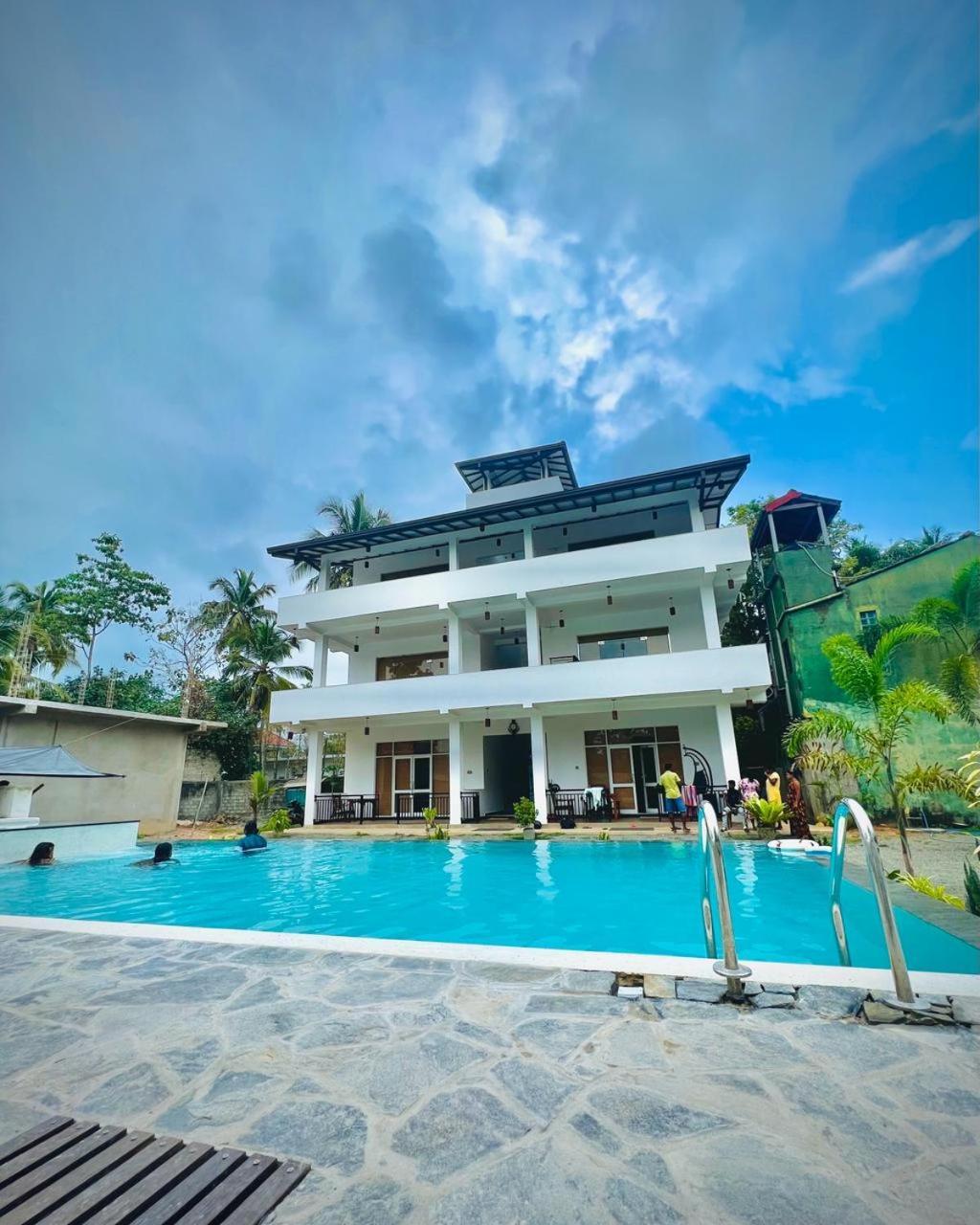 Dk Zur Einkenr Hotel Ahangama Bagian luar foto